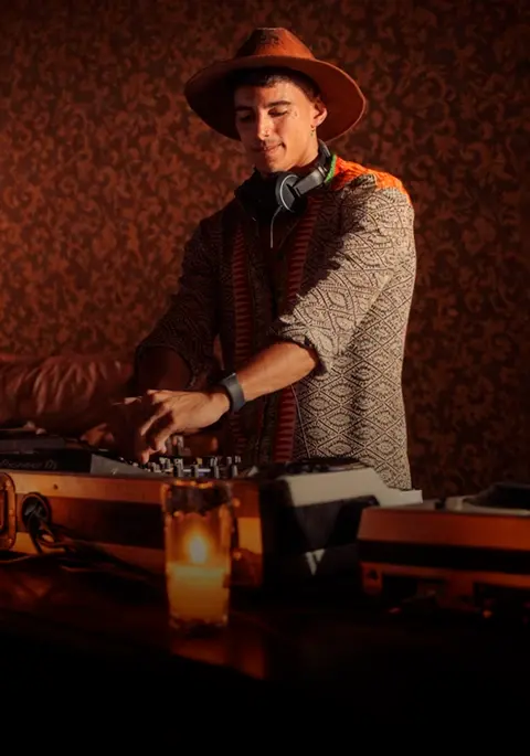 speakeasy Amante a nightlife experience with DJ